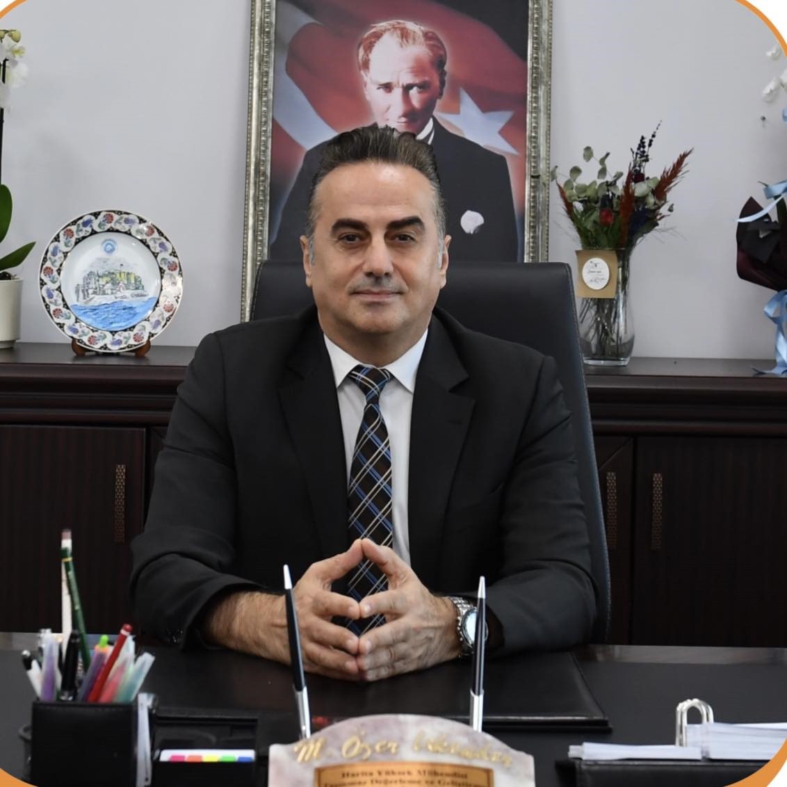 SÜZÜLEN BİR YAPRAK GİBİ
